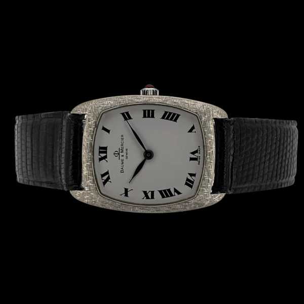 BAUME ET MERCIER CUSHION 18KT WHITE GOLD FLORENTINE FINISH WHITE ROMAN NUMERALS WITH BOX AND PAPERS 1978 - image 4