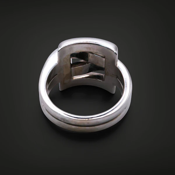 Parisian Architecture on the Hand: The Boucheron Interlocking Ring - image 4