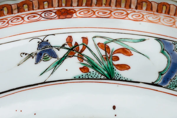 A Large Famille Verte Piecrust Dish - image 2