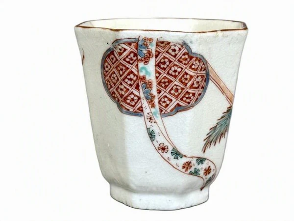 A RARE CHINESE DUTCH-DECORATED DEHUA OCTAGONAL BEAKER - image 2
