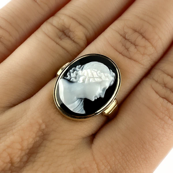 Early Victorian Banded Agate Cameo Ring - Saddingtons Jewellery Stand 375 - image 2