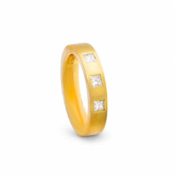 18ct Gold Princess Cut Diamond Band Ring - image 1
