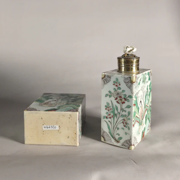 Pair of Chinese famille verte tea caddies, Kangxi (1662-1722) - image 10