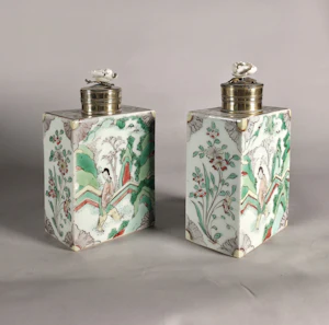 Pair of Chinese famille verte tea caddies, Kangxi (1662-1722)