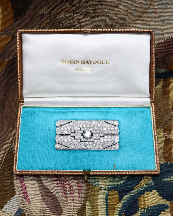 A very fine, Art Deco, Platinum & 15ct White Gold (tested), 4.55 Carat Diamond Plaque Brooch with open strap work. English Circa 1930. - image 5