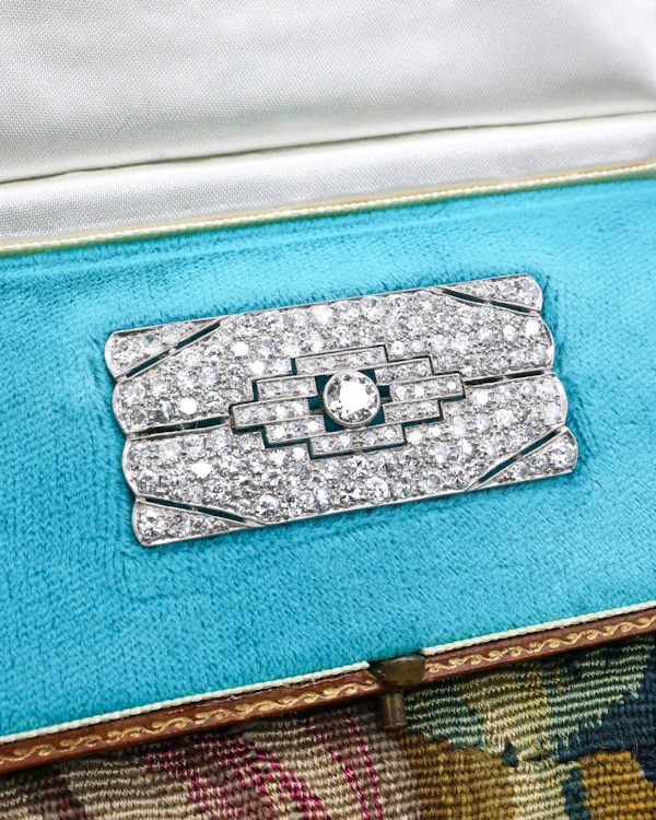 A very fine, Art Deco, Platinum & 15ct White Gold (tested), 4.55 Carat Diamond Plaque Brooch with open strap work. English Circa 1930. - image 6