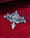 A very fine High Carat Yellow Gold, Silver Tipped, 4.50 Carat Old Mine Cut Diamond Brooch. English Circa 1830 - William IV - image 4