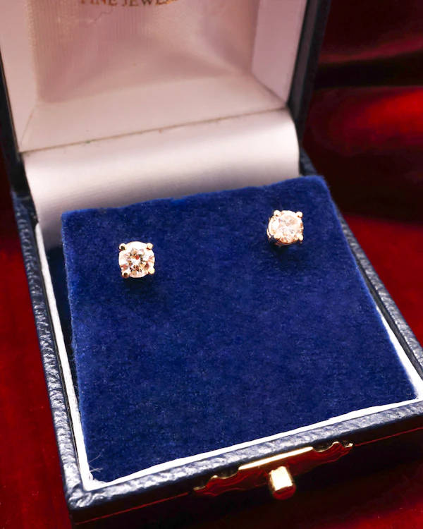 A fine pair of 14 carat Yellow Gold, Diamond Stud Earrings, Preowned. - image 3