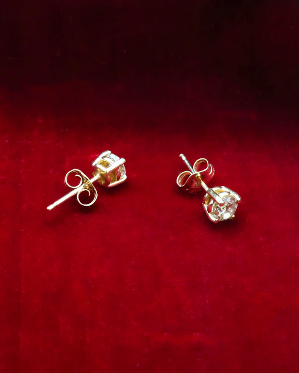 A fine pair of 14 carat Yellow Gold, Diamond Stud Earrings, Preowned. - image 2