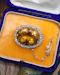 A very fine 15 ct Yellow Gold, Silver tipped (Tested),  44 Carat, Oval Natural Citrine and 1,20 Carat Round Brilliant Cut, Diamond Brooch. Circa 1920. - image 3