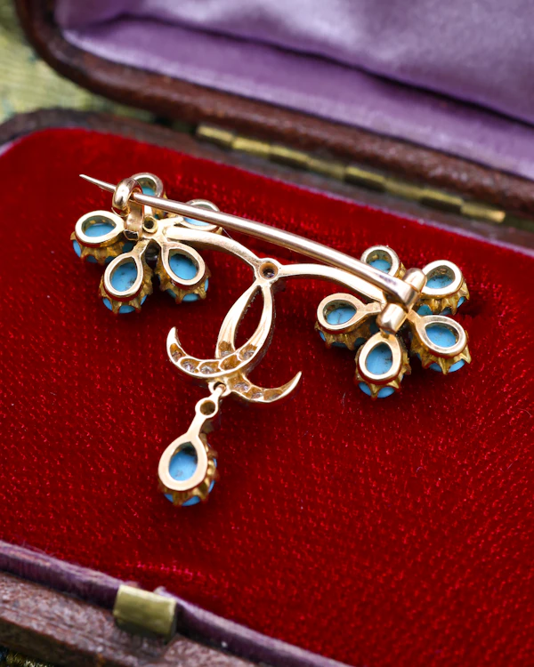 A very fine 15ct Yellow Gold (tested), Silver tipped Turquoise & Diamond Brooch, British Circa 1905. - image 3