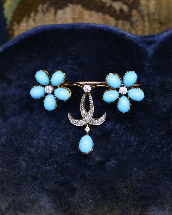 A very fine 15ct Yellow Gold (tested), Silver tipped Turquoise & Diamond Brooch, British Circa 1905. - image 2