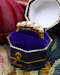 A very fine 18 ct Yellow Gold Natural (5) Pearl & Diamond Ring. Hallmarks for Birmingham. Circa 1900 - image 5