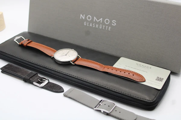 Nomos Metro Neomatik 41 1165 - image 14
