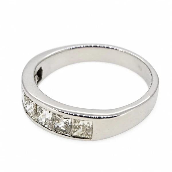 Diamond set half ET ring. - image 4