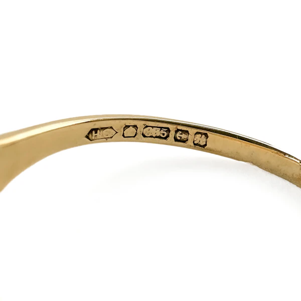 1989 Vintage Oval Signet Ring - Saddingtons Jewellery Stand 375 - image 5