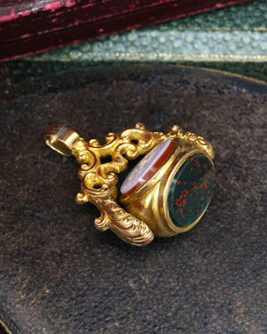 A late Georgian Pinchbeck, revolving, triple Seal, set with three oval (unmarked), Hardstones: Bloodstone, Carnelian & Carnelian with Viterous Lustre.  Circa. 1820.