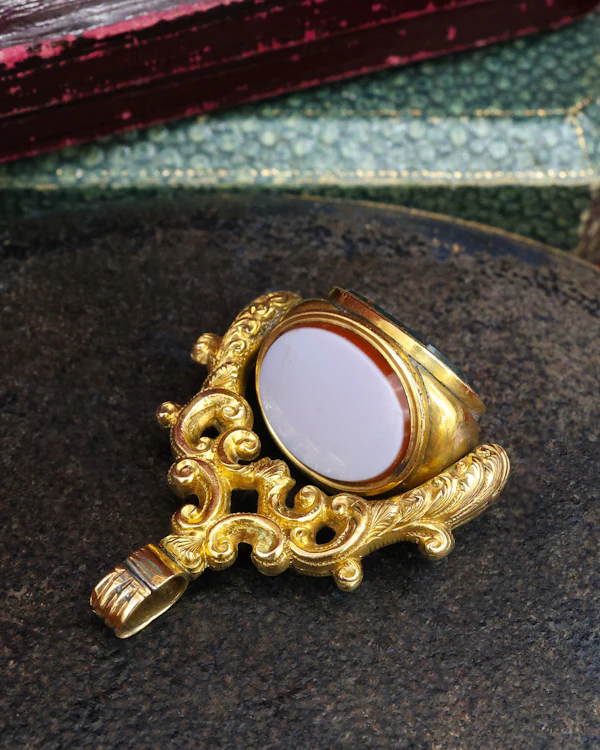 A late Georgian Pinchbeck, revolving, triple Seal, set with three oval (unmarked), Hardstones: Bloodstone, Carnelian & Carnelian with Viterous Lustre.  Circa. 1820. - image 3