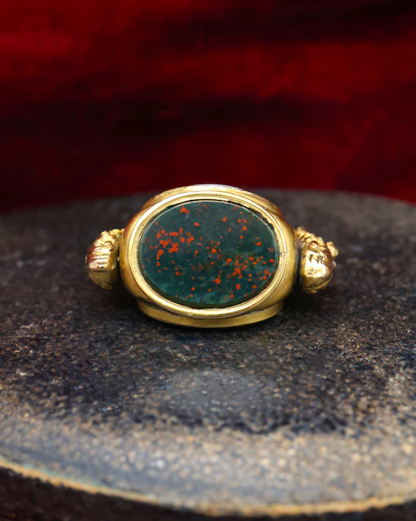 A late Georgian Pinchbeck, revolving, triple Seal, set with three oval (unmarked), Hardstones: Bloodstone, Carnelian & Carnelian with Viterous Lustre.  Circa. 1820. - image 5