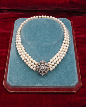 Downstairs at Grays. A very fine High Carat (tested), Yellow Gold, Silver tipped Oval Diamond Clasp, with double receipt fasteners for a triple row necklace of Cultured Pearls