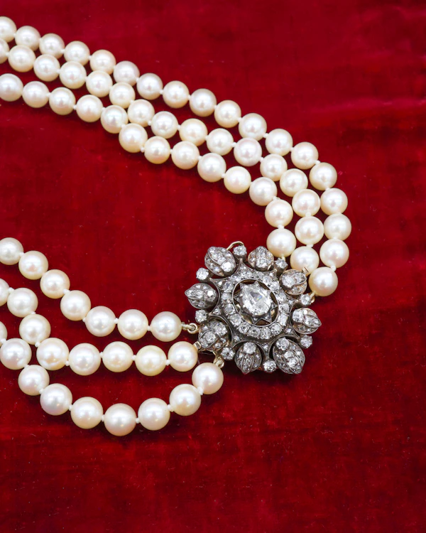 A very fine High Carat (tested), Yellow Gold, Silver tipped Oval Diamond Clasp, with double receipt fasteners for a triple row necklace of Cultured Pearls - image 2