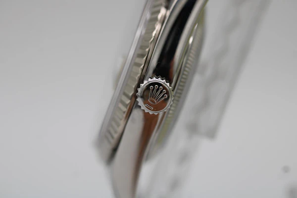 Rolex Datejust 16234 – Silver Dial – Full Set – 2002 - image 9