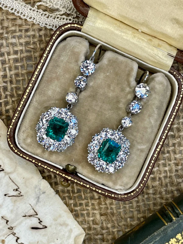 Art Deco Colombian Emerald and Diamond Drop Earrings, circa 1920–35 - image 4