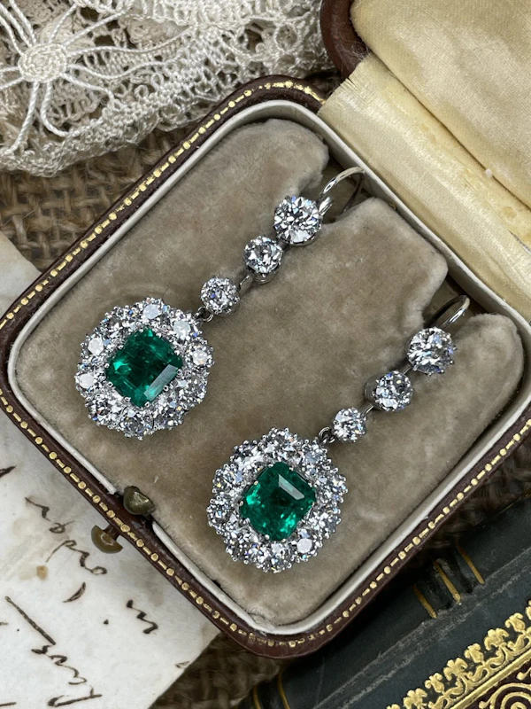 Art Deco Colombian Emerald and Diamond Drop Earrings, circa 1920–35 - image 2