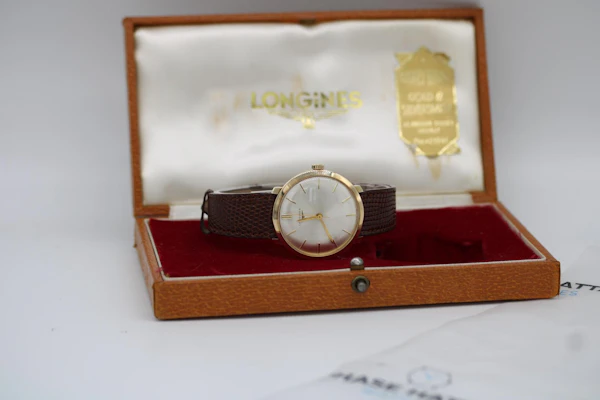 Longines 9ct Vintage Watch Original Box New Strap - image 10