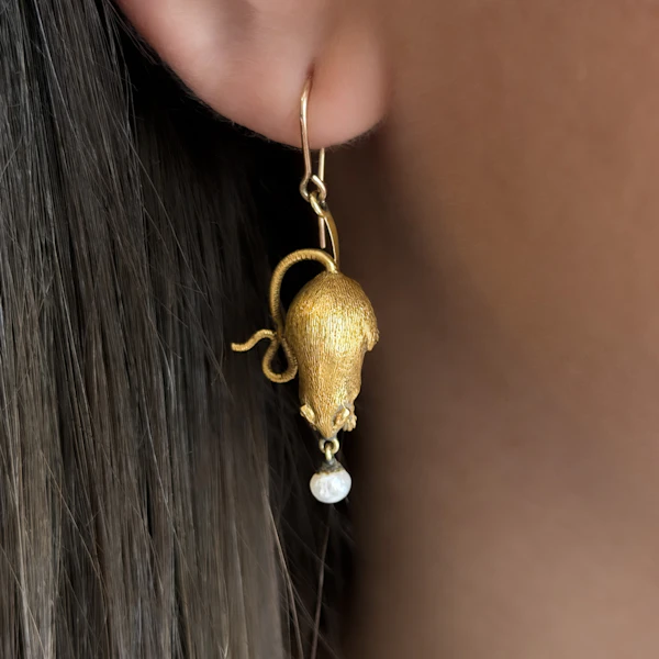 Victorian Thornhill & Co Mouse With Pearl Drop Earrings - Saddingtons Jewellery Stand 375 - image 4