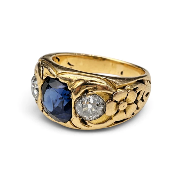 French Art Nouveau Unheated Sapphire & Diamond Ring, circa 1900 - image 2