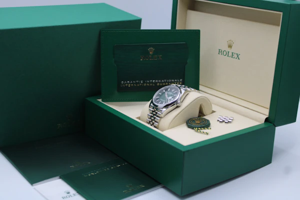 Rolex Datejust 126200 Green Ombré Dia - image 8