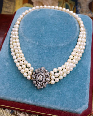 Downstairs at Grays. A very fine High Carat (tested), Yellow Gold, Silver tipped Oval Diamond Clasp, with double receipt fasteners for a triple row necklace of Cultured Pearls