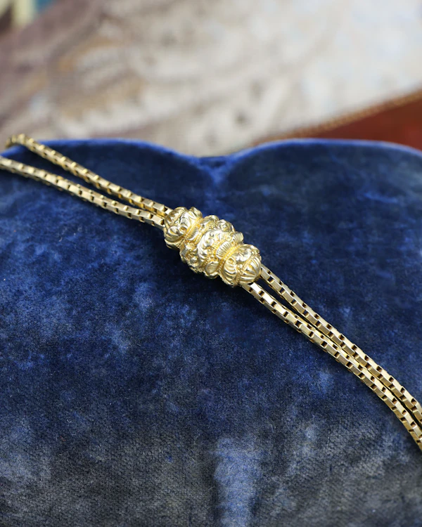 Downstairs at Grays: An exceptional example of a French (marked) 18ct Yellow Gold Double Slide Long Guard Chain Circa 1830 - image 3