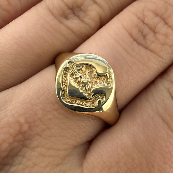 1918 Lynx & Motto Intaglio Signet Ring - Saddingtons Jewellery Stand 375 - image 2
