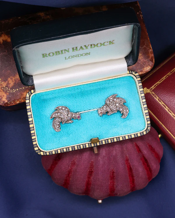Downstairs at Grays: An unusual High Carat Yellow Gold (tested) & Silver Diamond & Ruby Double Cockerel Jabot Pin. Circa 1890 - image 1