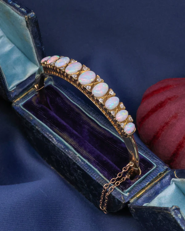 Downstairs at Grays, a very fine Graduated Antique Opal and Diamond Bangle set in 15ct Yellow Gold, English, Circa 1905 - image 5