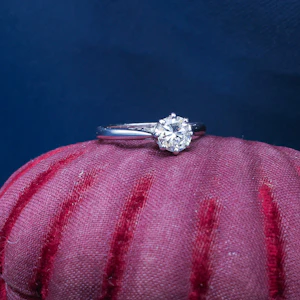 Downstairs at Grays: A very fine Asprey's Diamond Solitaire Engagement Ring set in 18ct White Gold, English, Circa 1980