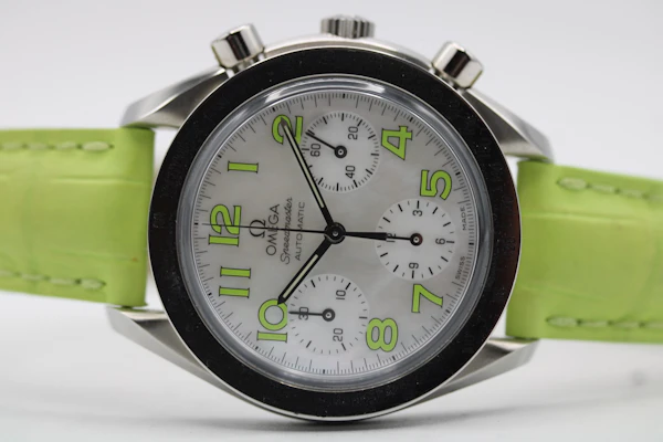 Omega Speedmaster Reduced 3834.72.35 – Mother of Pearl Dial – New Green Strap – Automatic - image 9