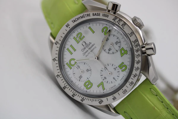Omega Speedmaster Reduced 3834.72.35 – Mother of Pearl Dial – New Green Strap – Automatic - image 12