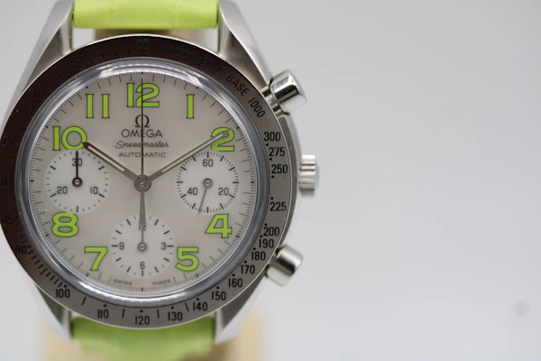 Omega Speedmaster Reduced 3834.72.35 – Mother of Pearl Dial – New Green Strap – Automatic - image 7