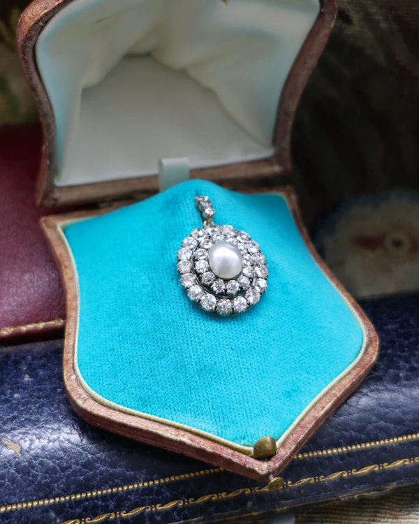 A very fine example of a Natural Pteriidae Oval Pearl and Diamond Pendant - Brooch. Victorian Circa 1890 - image 2