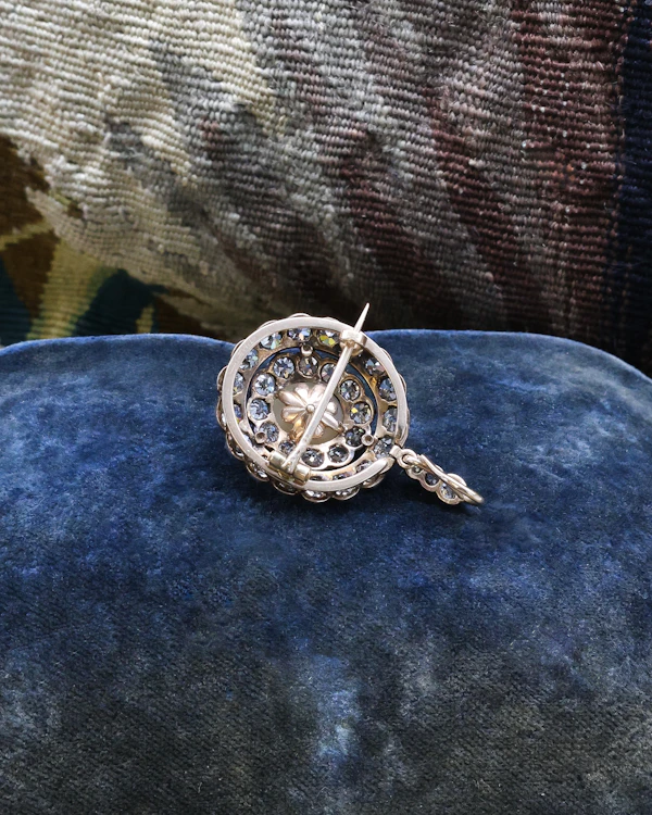 A very fine example of a Natural Pteriidae Oval Pearl and Diamond Pendant - Brooch. Victorian Circa 1890 - image 3