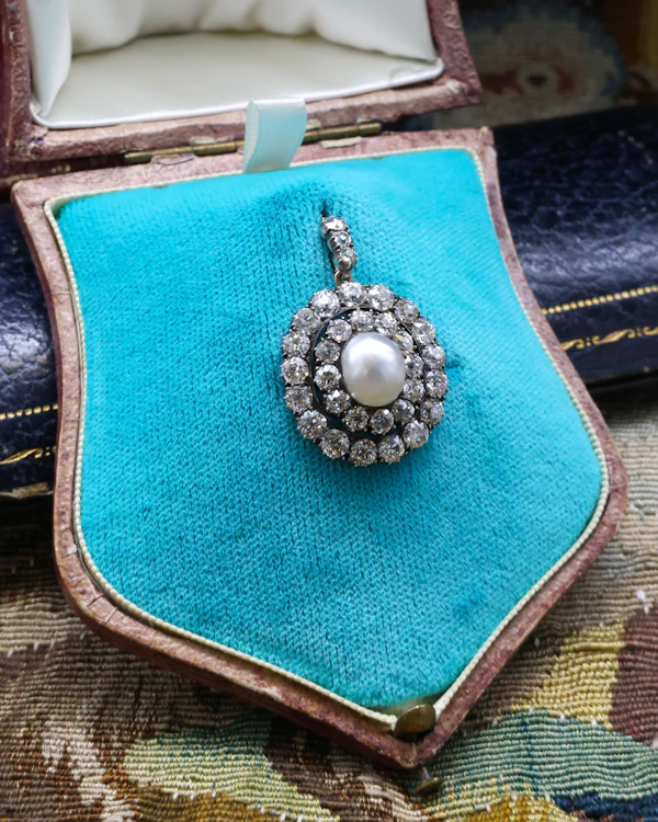A very fine example of a Natural Pteriidae Oval Pearl and Diamond Pendant - Brooch. Victorian Circa 1890 - image 4