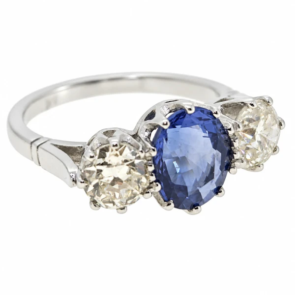 Oval sapphire & diamond 3 stone ring, platinum. - image 3