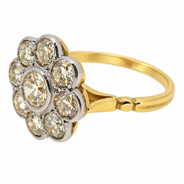 Diamond daisy cluster ring, 18 carat yellow gold - image 3