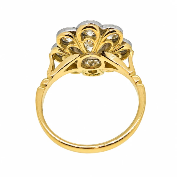 Diamond daisy cluster ring, 18 carat yellow gold - image 4