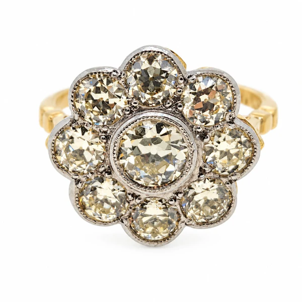 Diamond daisy cluster ring, 18 carat yellow gold - image 2
