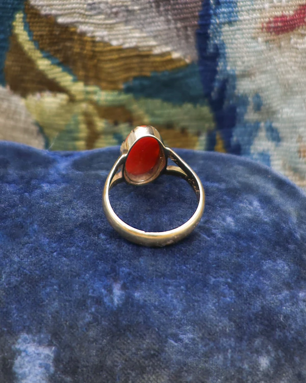 Downstairs at Grays: 18 Ct. Yellow Gold (Tested) French (Marks) Coral ring Circa 1900 - image 5