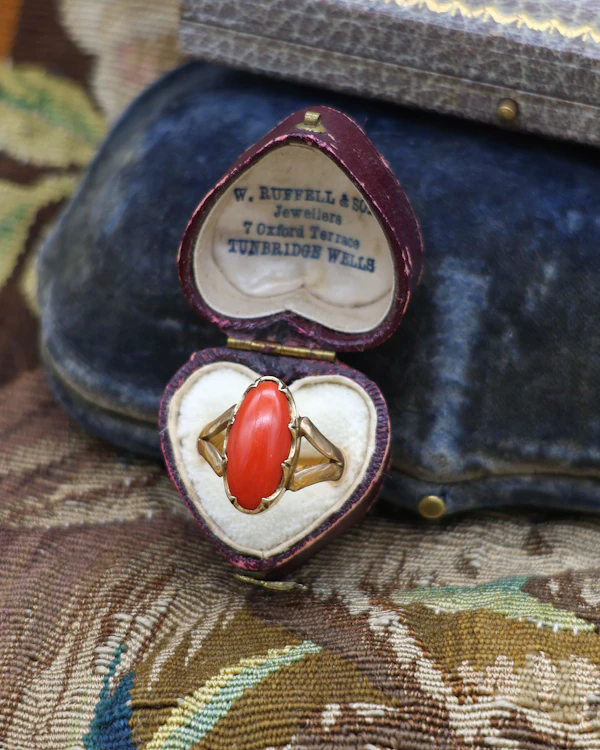 Downstairs at Grays: 18 Ct. Yellow Gold (Tested) French (Marks) Coral ring Circa 1900 - image 3